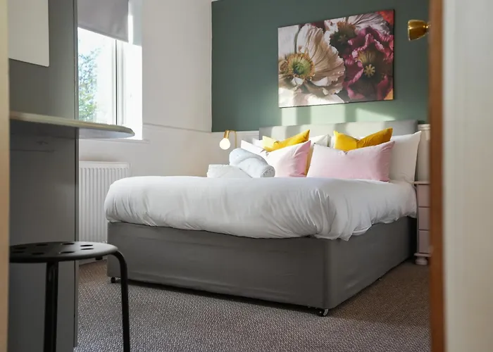 Tapton View - Modern Stay Near Chesterfield Town Center, Train Station & The Peak District